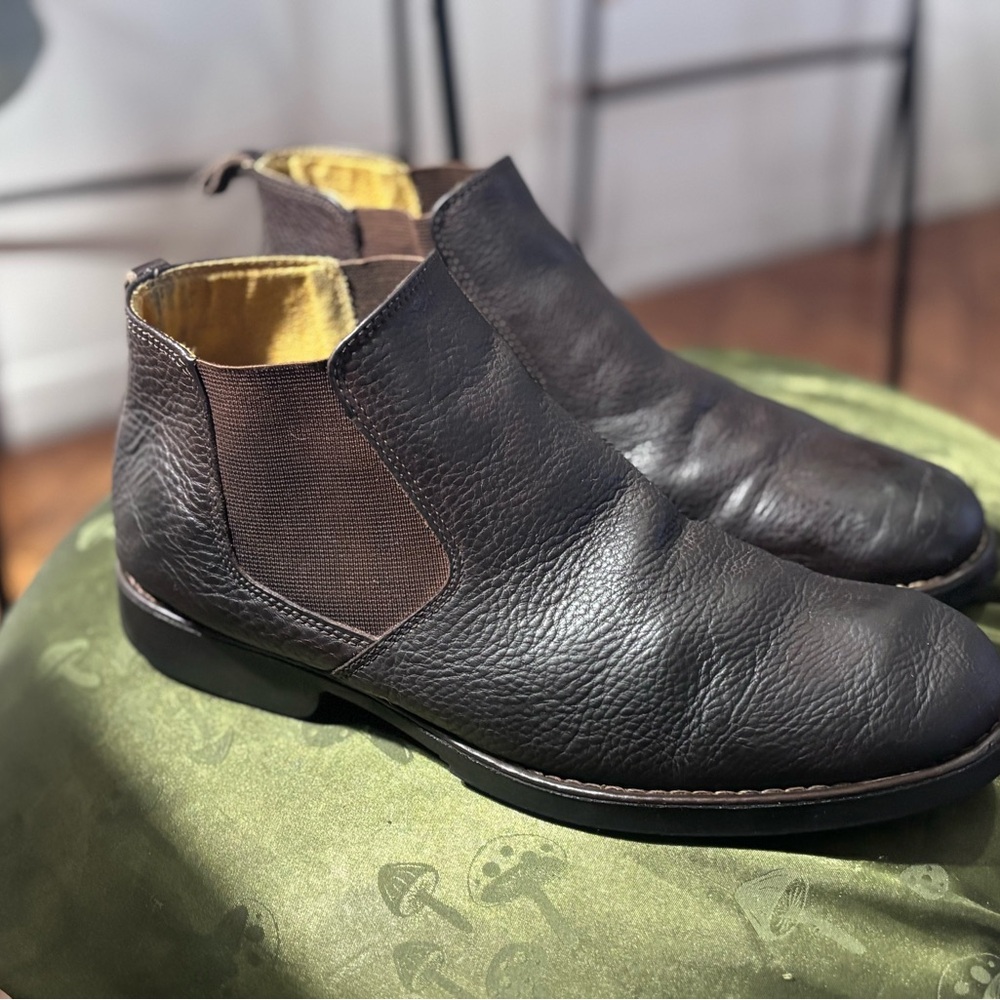 Sandro Dark Brown Leather Chukka Boots with Elastic Side Panels- calfskin
